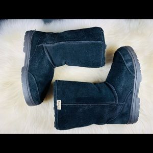 CCO!  BearPaw Black Shearling Boots size 9